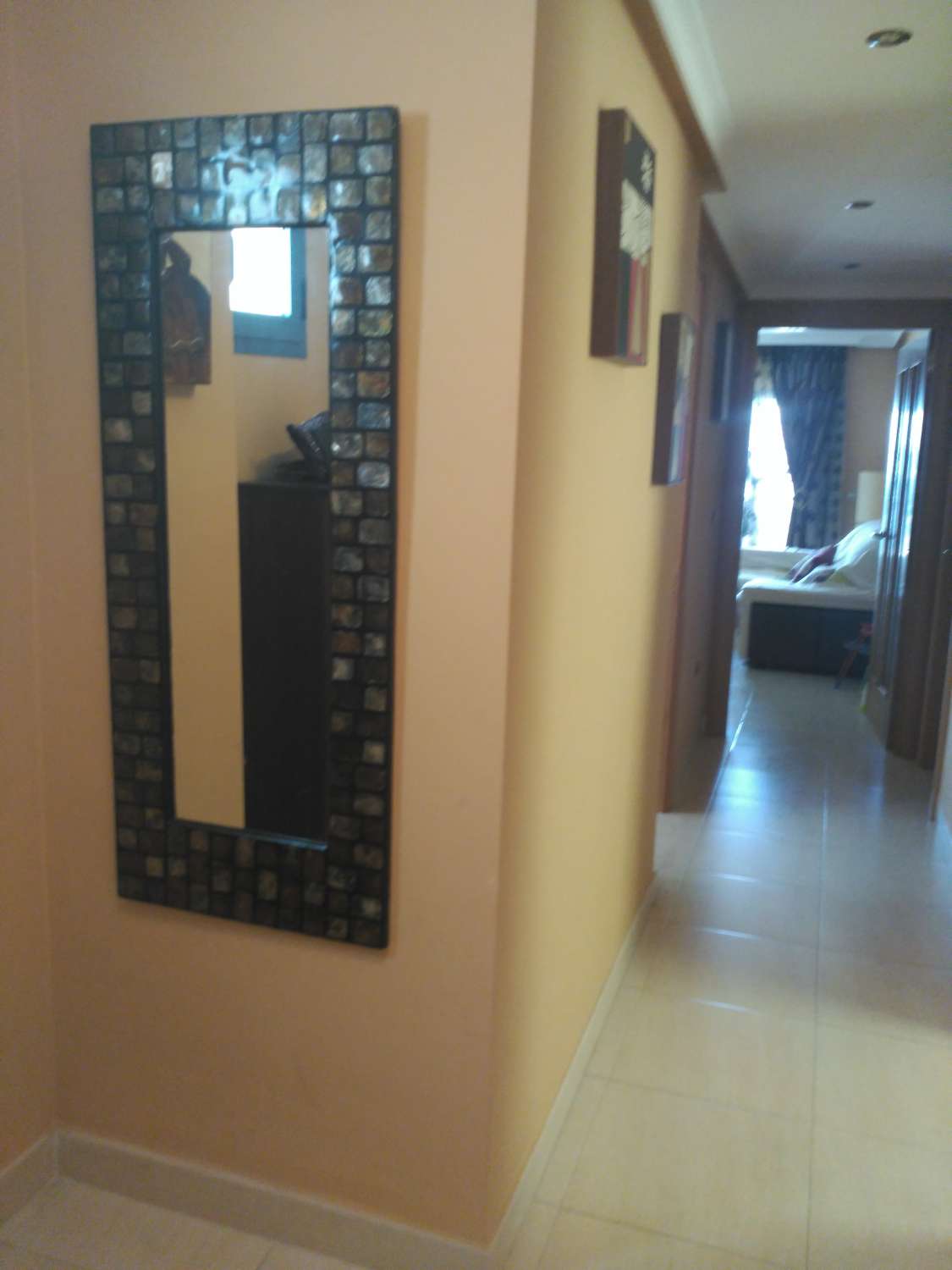 Lägenhet vid stranden med utsikt och pool