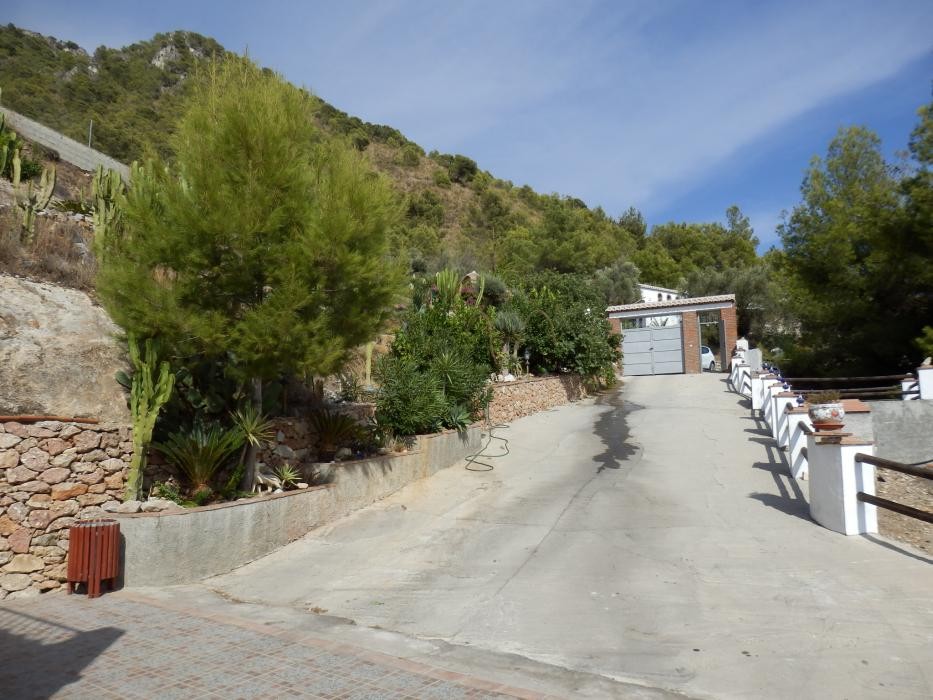 Frigiliana, en venta casa de 7 dormitorios y parcela de 5500 m2