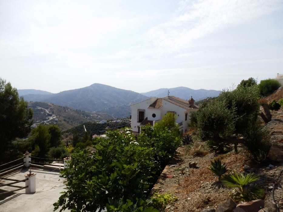 Frigiliana, en venta casa de 7 dormitorios y parcela de 5500 m2