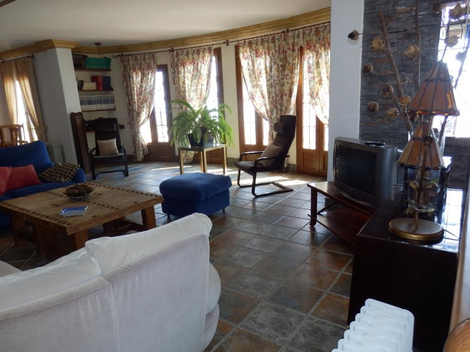 Frigiliana, en venta casa de 7 dormitorios y parcela de 5500 m2