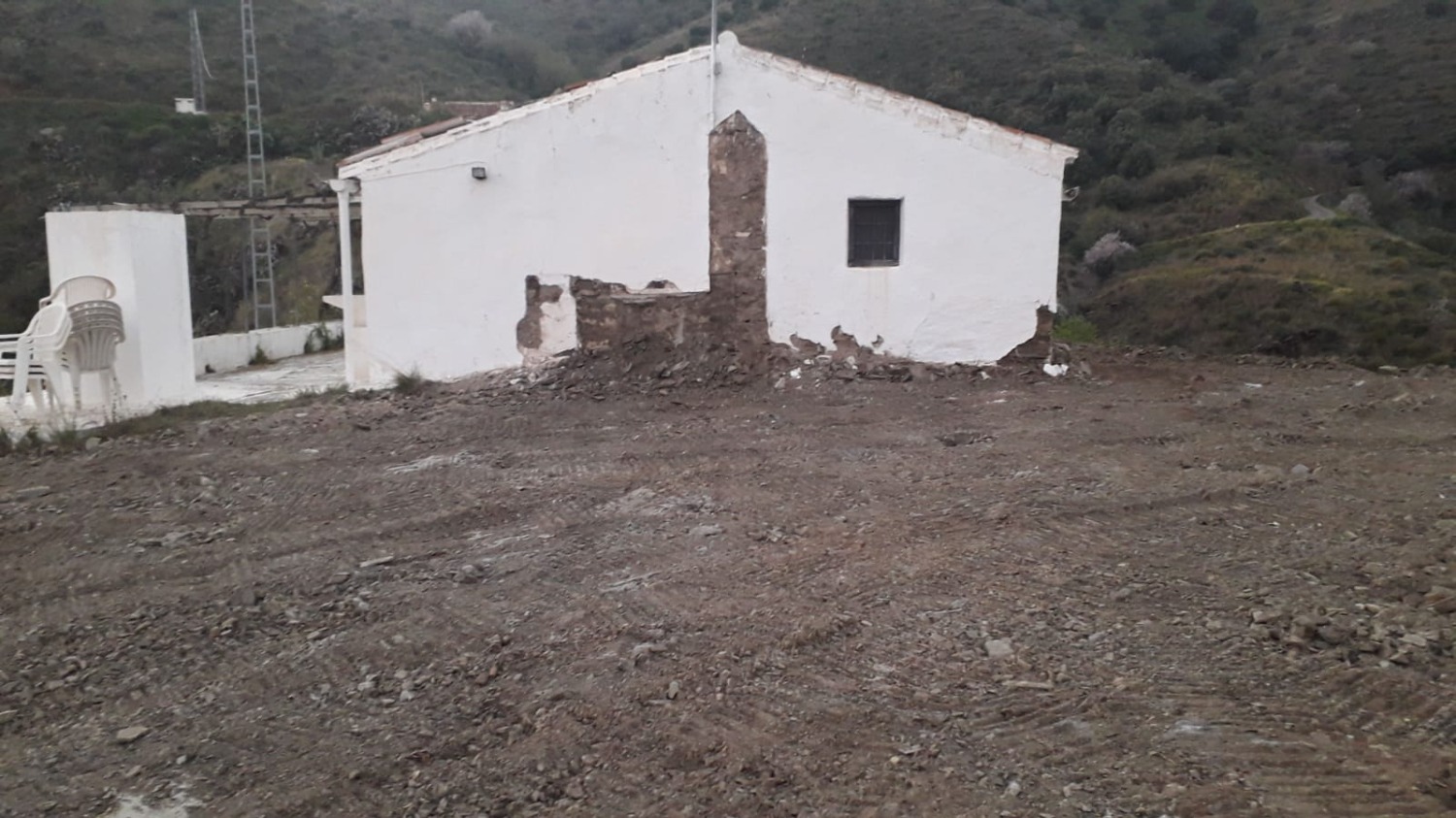 Cortijo in Torrox with 30,000 m2 of land on terraces