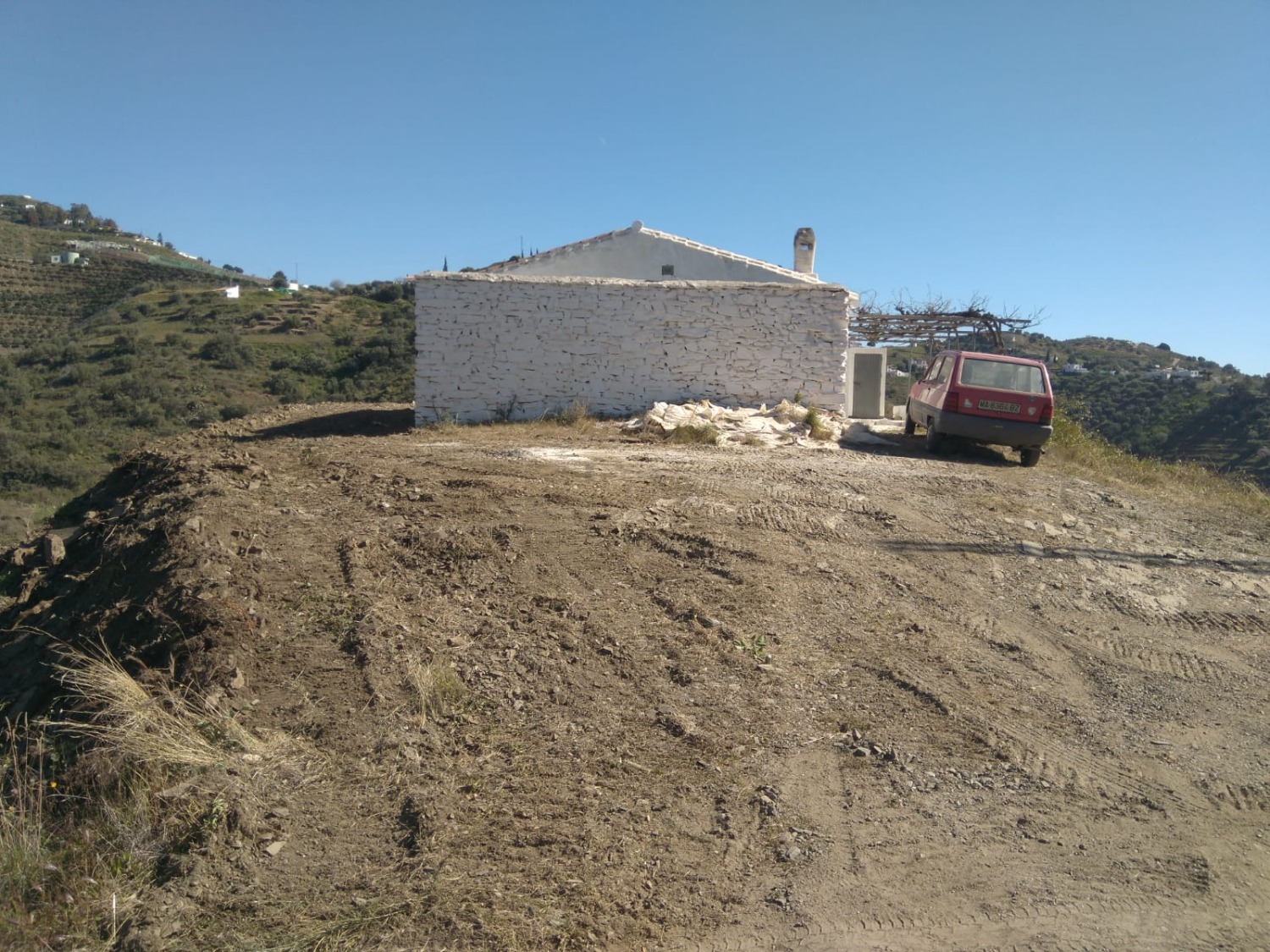 Cortijo in Torrox met 30.000 m2 grond op terrassen
