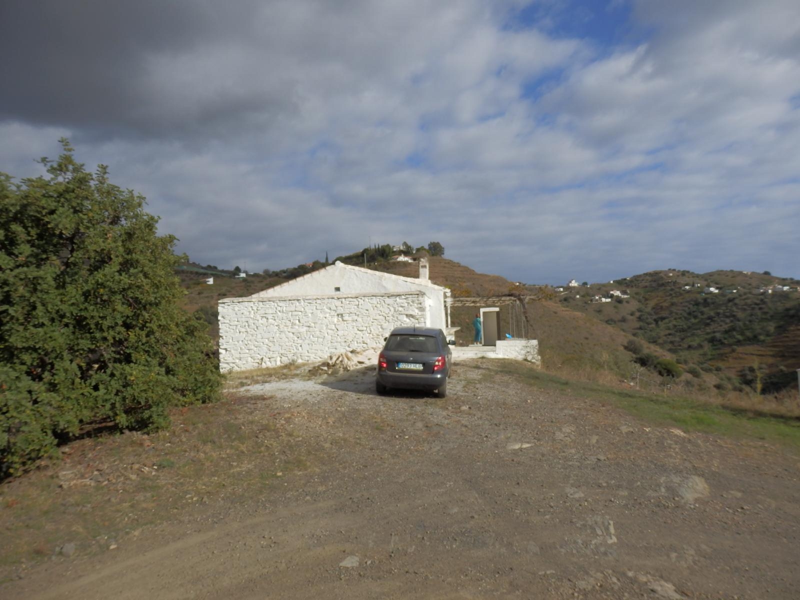 Cortijo i Torrox med 30 000 m2 mark på terrasser