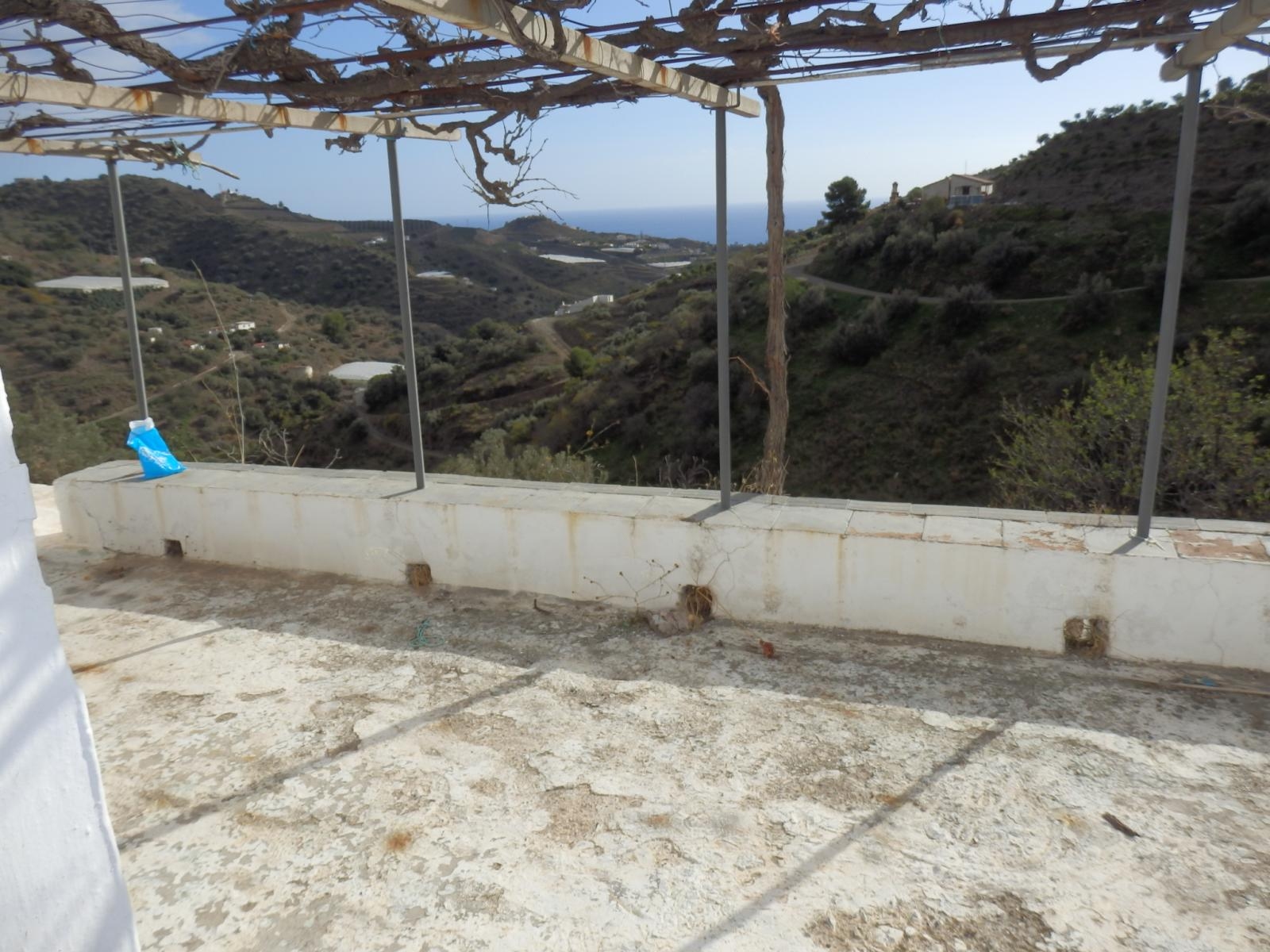 Cortijo i Torrox med 30 000 m2 mark på terrasser