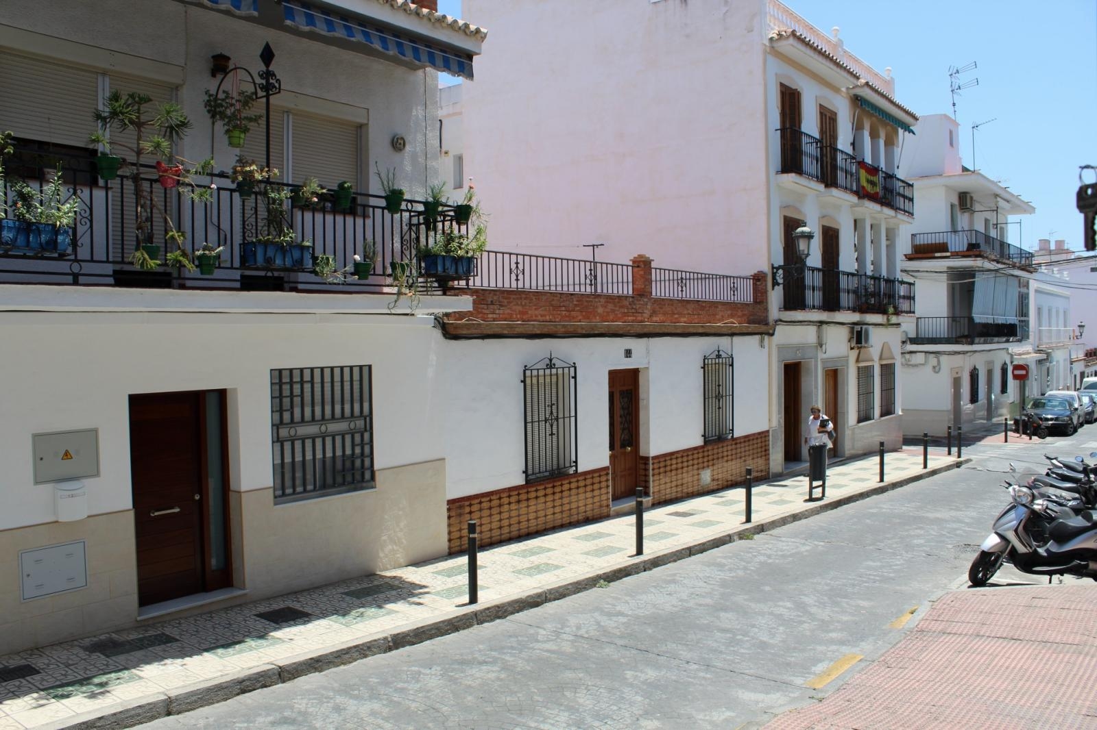 Wohnung zum Verkauf in Nerja mit separatem Studio und Garage