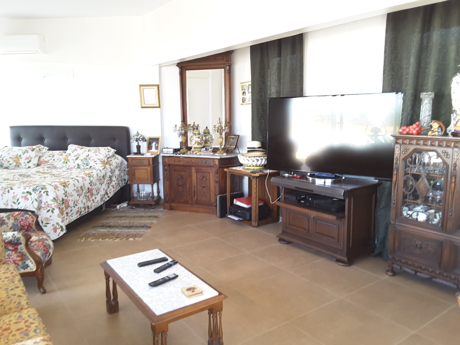 En venta casa de tres amplias habitaciones y apartamento independiente en Urb. Villa del Mar