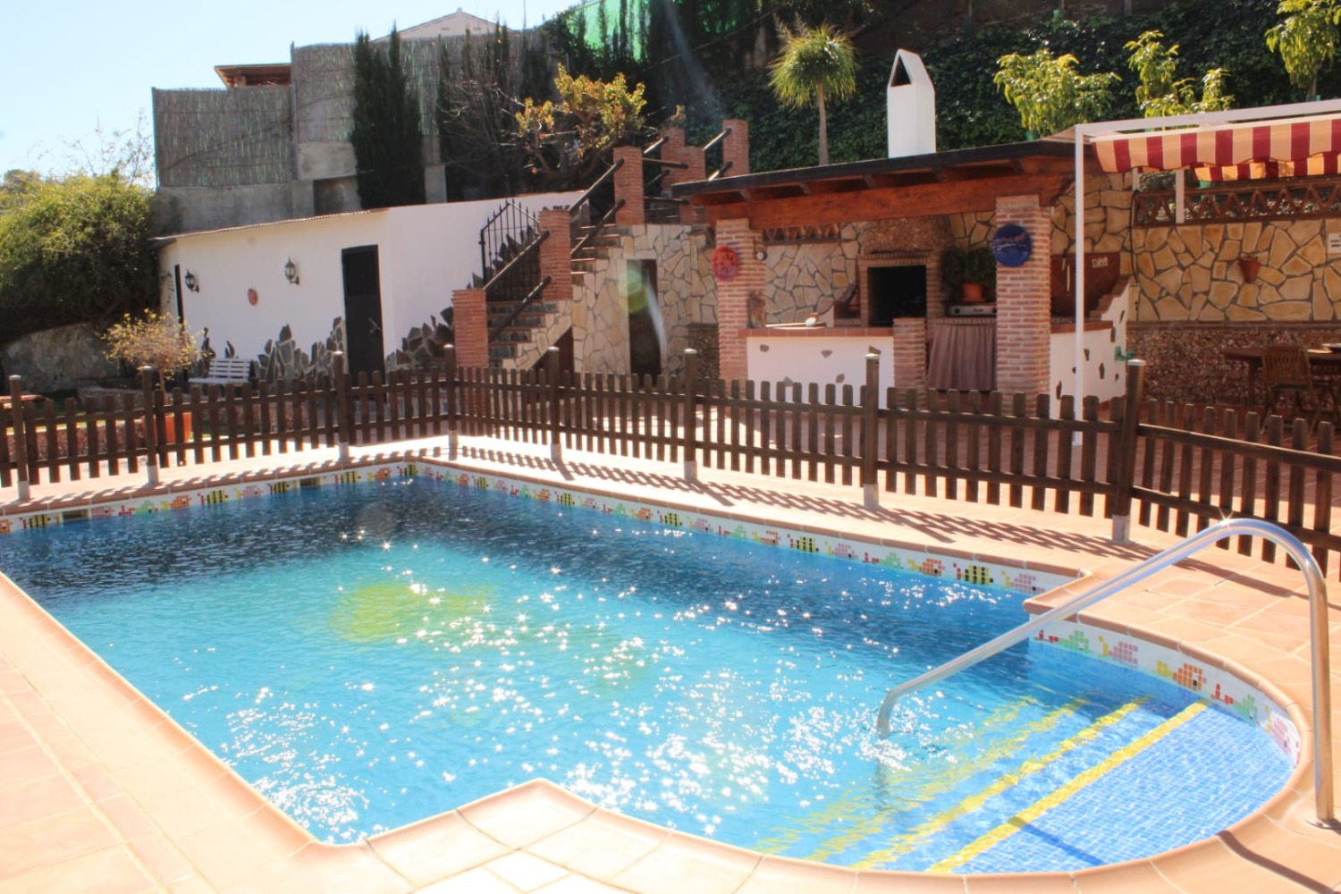Kaunis ja viihtyisä talo, jossa on oma uima-allas pitkäaikaiseen vuokraukseen Frigilianassa