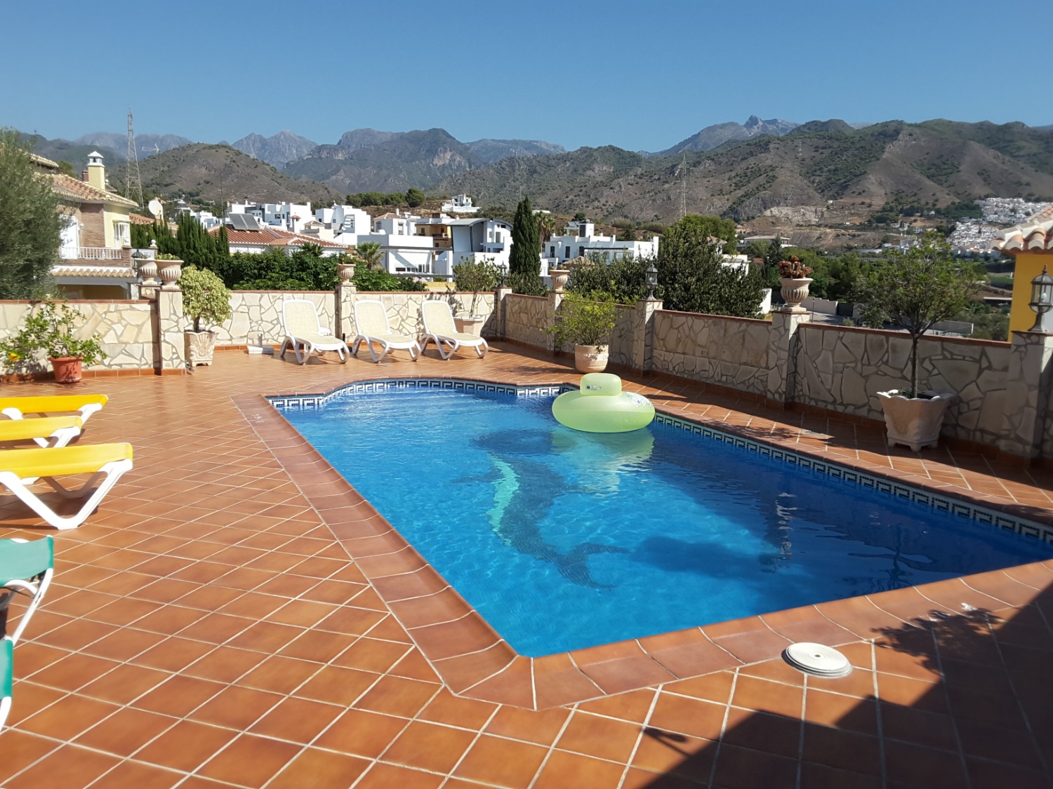 For rent for long season stunning villa 5 min. from Nerja