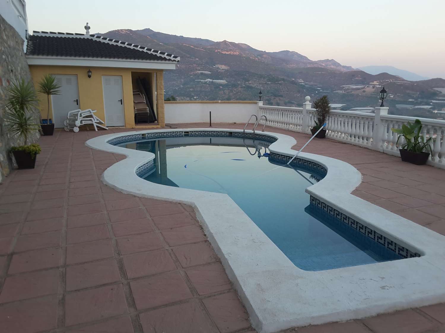 Stunning villa for sale in Itrabo